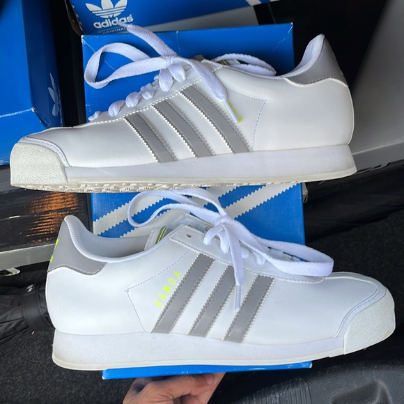 Sneaker - Picture 4 of 4